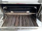 Gasgrill Napoleon Prestige Pro 825 Edelstahl mit Drehspieß und Abdeckhaube